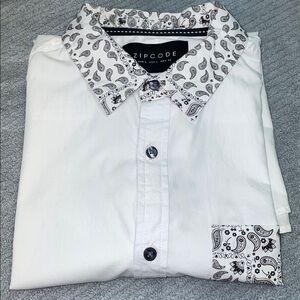 ZipCode Men's White and Gray Patterned Short Sleeve Shirt.  Cotton.  Size Large